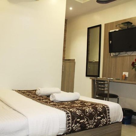 מומביי Hotel Time Gold Near Domestics Airport מראה חיצוני תמונה