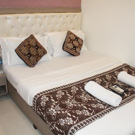 מומביי Hotel Time Gold Near Domestics Airport מראה חיצוני תמונה