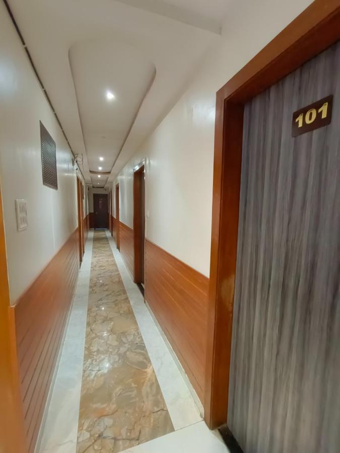 מומביי Hotel Time Gold Near Domestics Airport מראה חיצוני תמונה