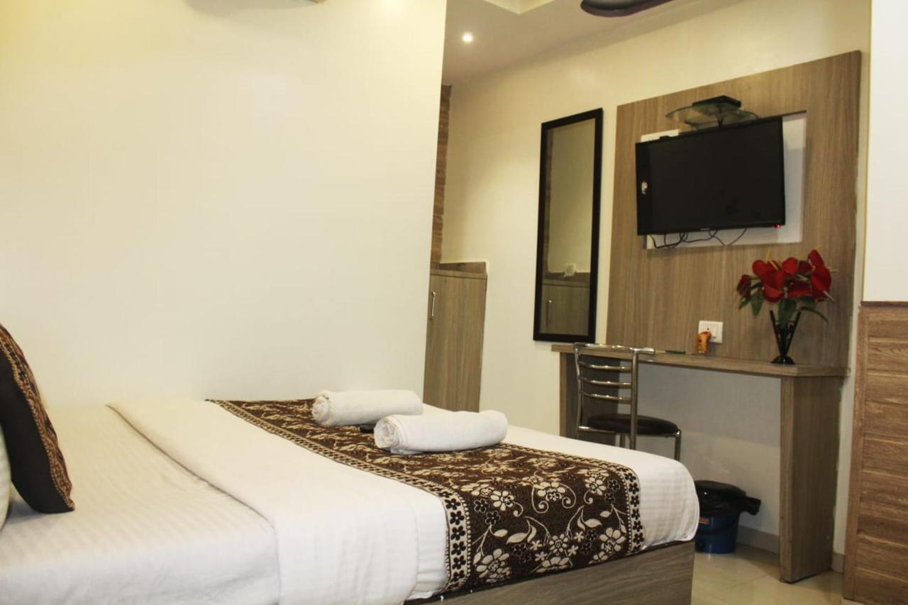 מומביי Hotel Time Gold Near Domestics Airport מראה חיצוני תמונה