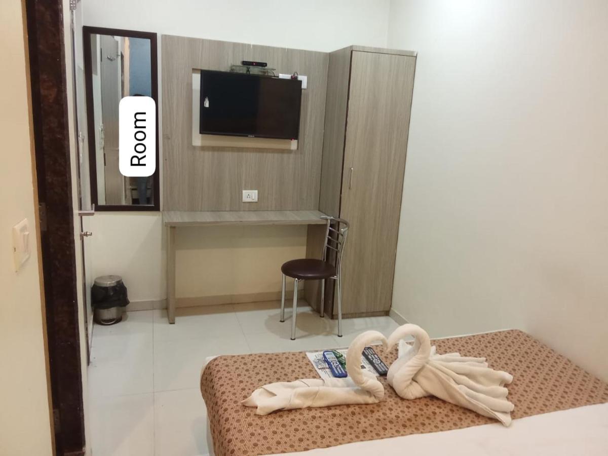 מומביי Hotel Time Gold Near Domestics Airport מראה חיצוני תמונה