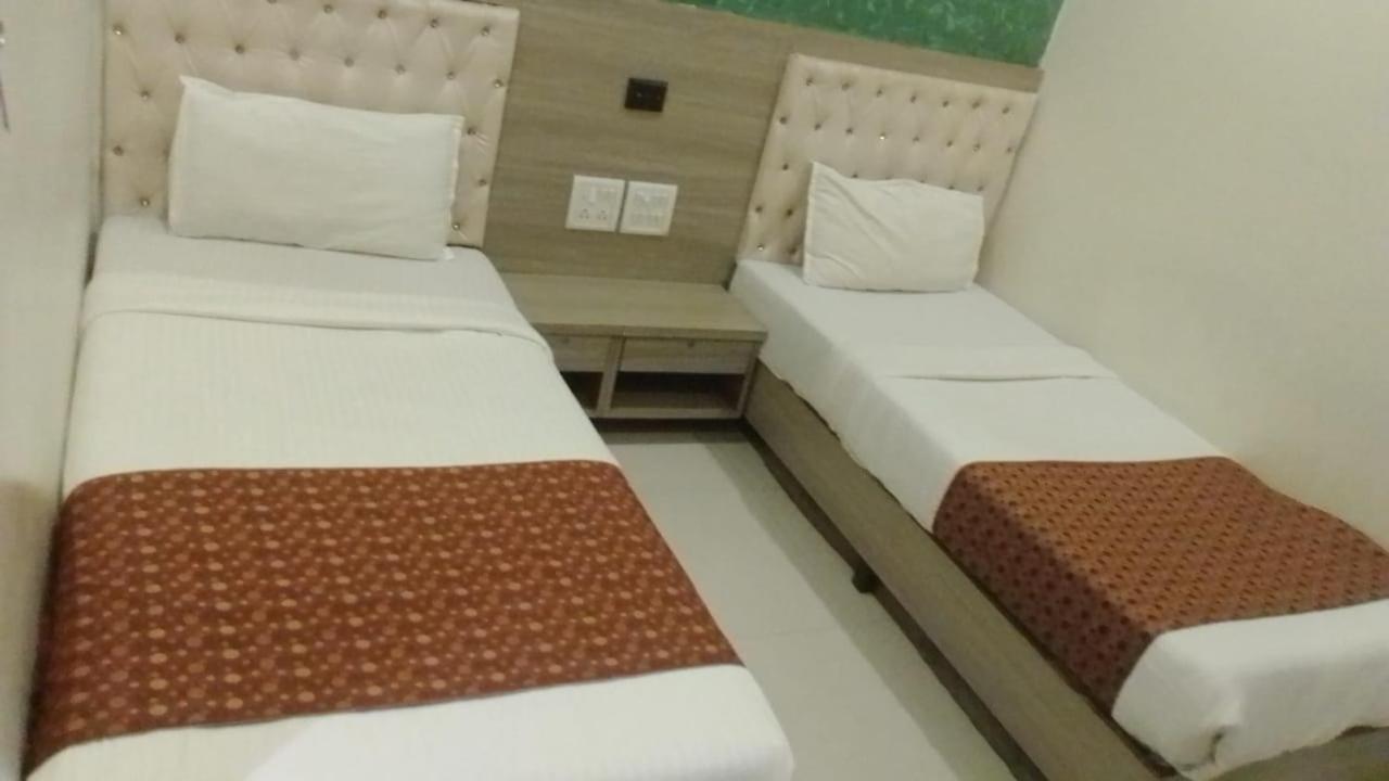 מומביי Hotel Time Gold Near Domestics Airport מראה חיצוני תמונה