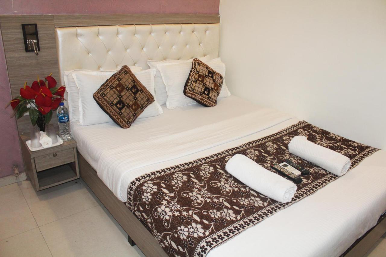 מומביי Hotel Time Gold Near Domestics Airport מראה חיצוני תמונה