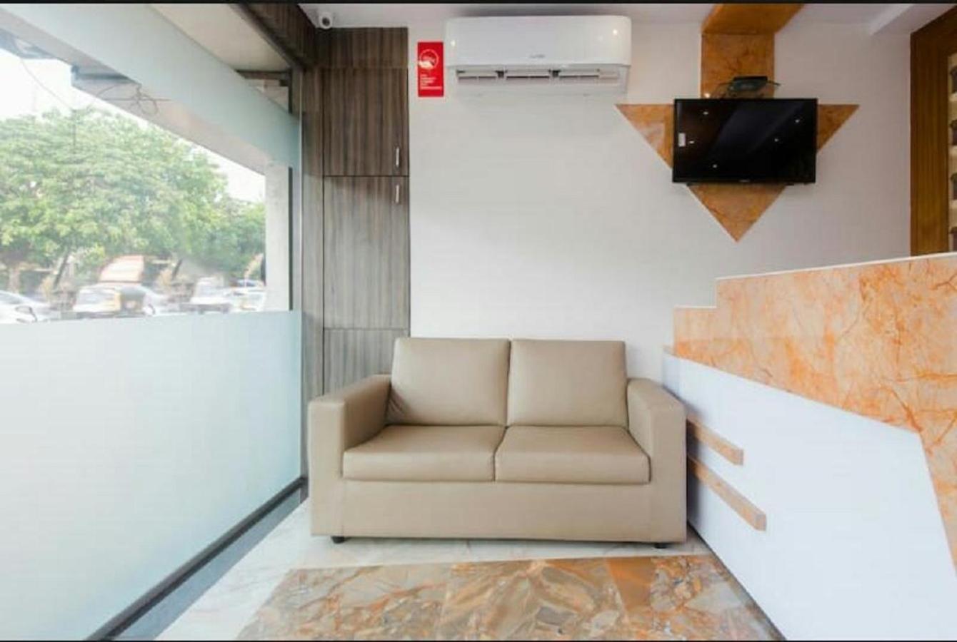 מומביי Hotel Time Gold Near Domestics Airport מראה חיצוני תמונה