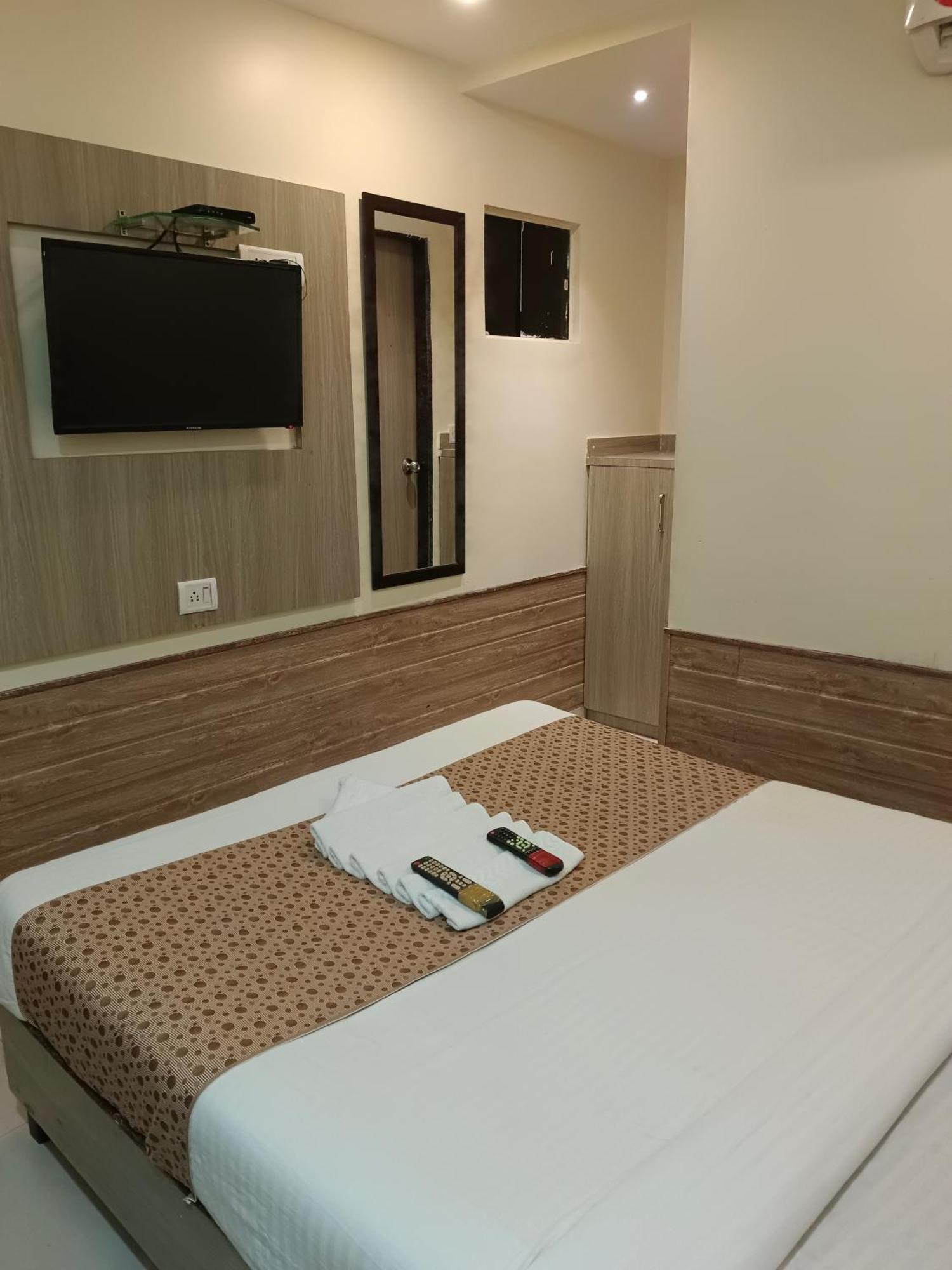 מומביי Hotel Time Gold Near Domestics Airport מראה חיצוני תמונה